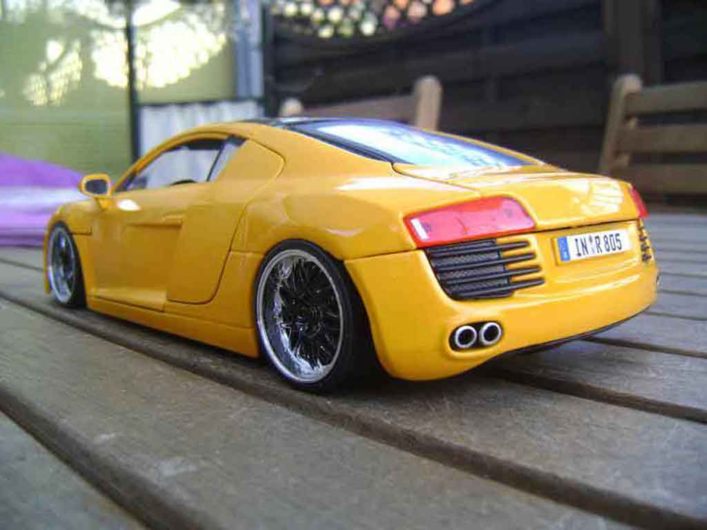 Audi R8 4.2. FSI 1/18 Maisto 4.2. FSI giallo jantes 19 pouces neros tuning modellino in miniatura
