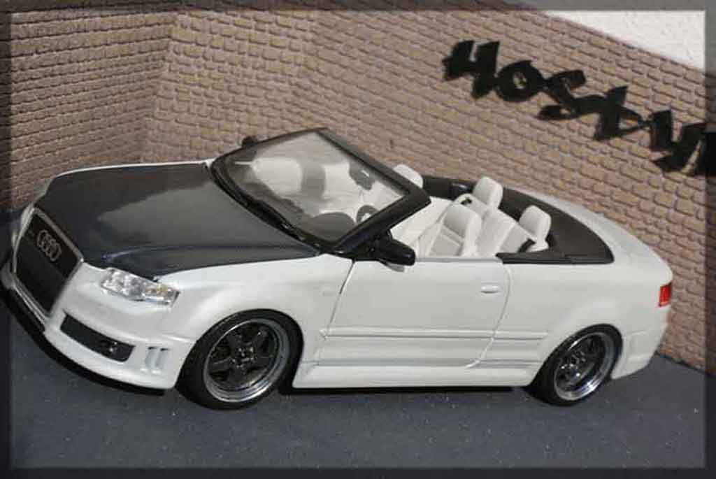 Audi RS4 cabriolet 1/18 Maisto cabriolet carbon & white tuning modellino in miniatura