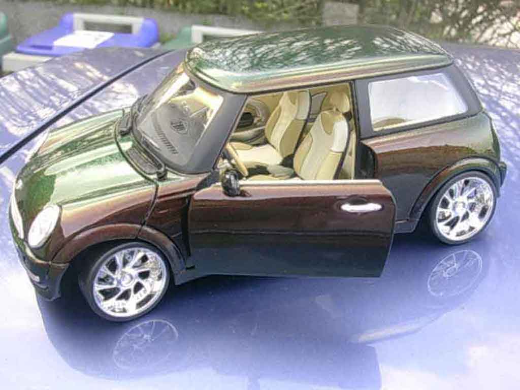 Mini One 1/18 Burago carat cameleon tuning modellino in miniatura