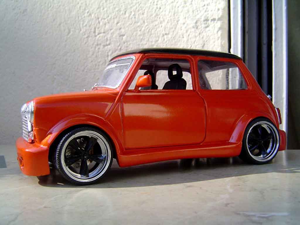 Austin Mini Cooper 1/18 Burago Cooper kit carrosserie et jantes 13 pouces tuning modellino in miniatura