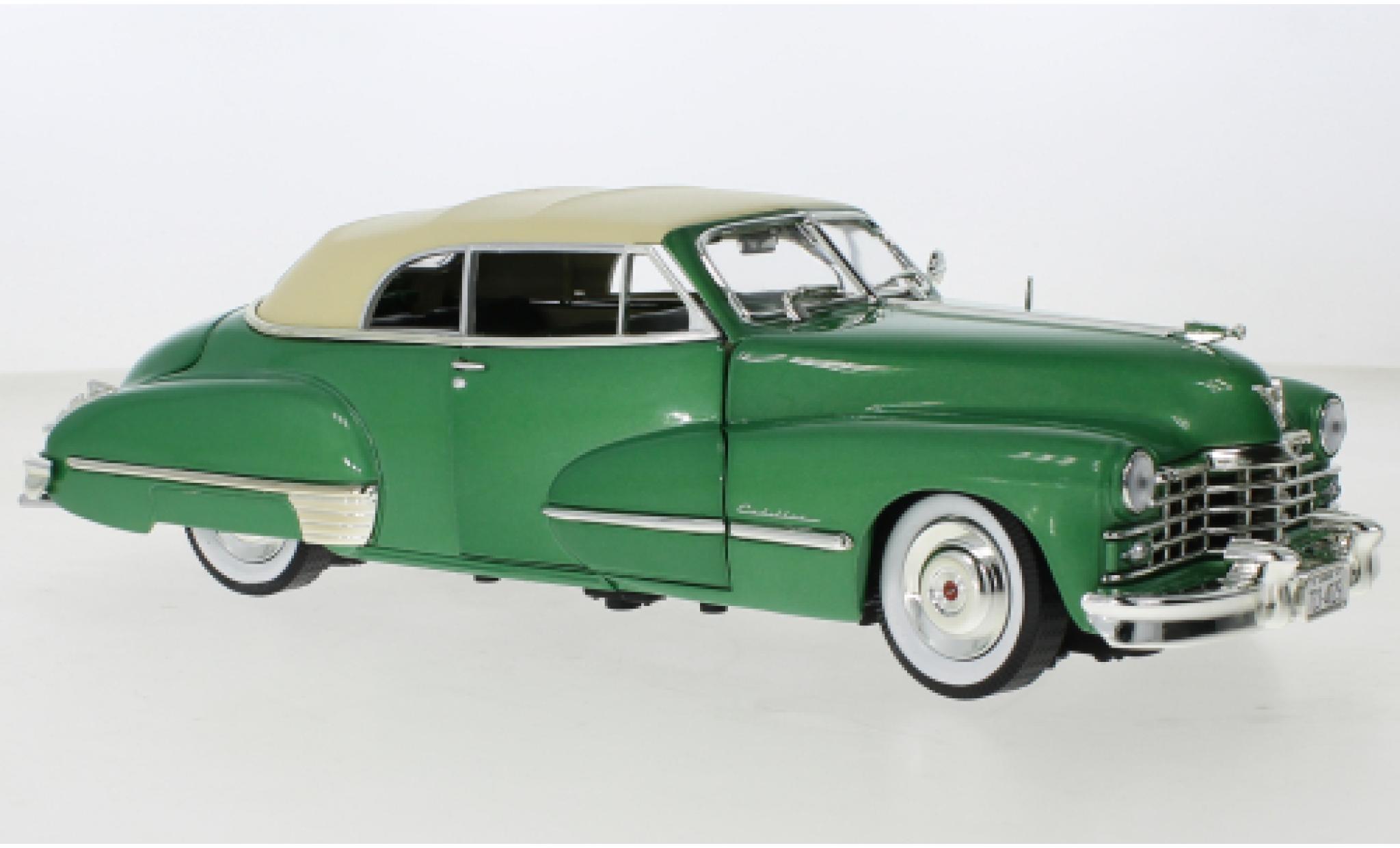 Cadillac Series 62 1/18 Auto World Convertibile metallise verde/beige 1947 modellino in miniatura
