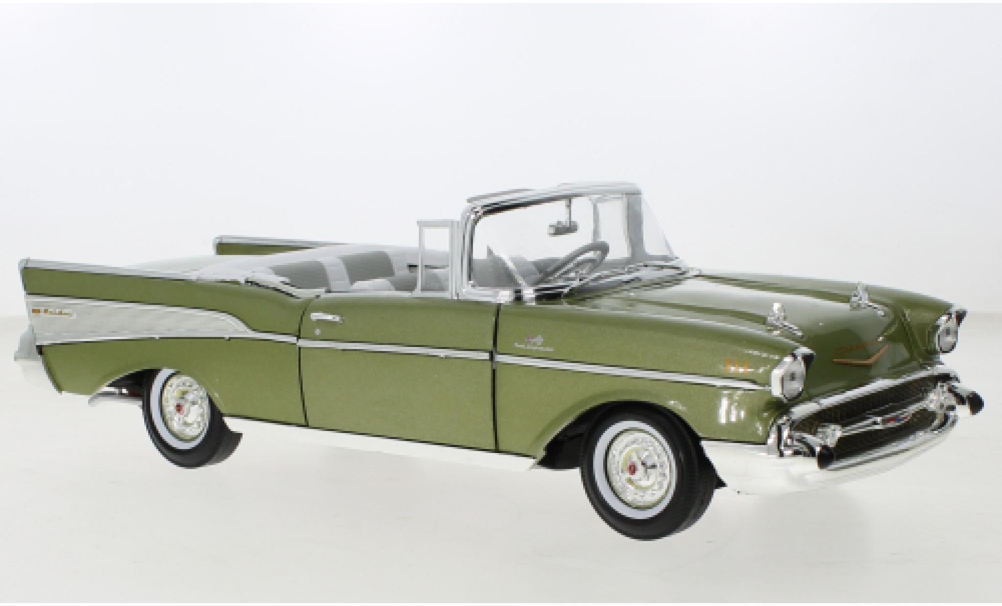 Chevrolet Bel Air 1/18 Auto World Convertibile metallise verde 1957 modellino in miniatura