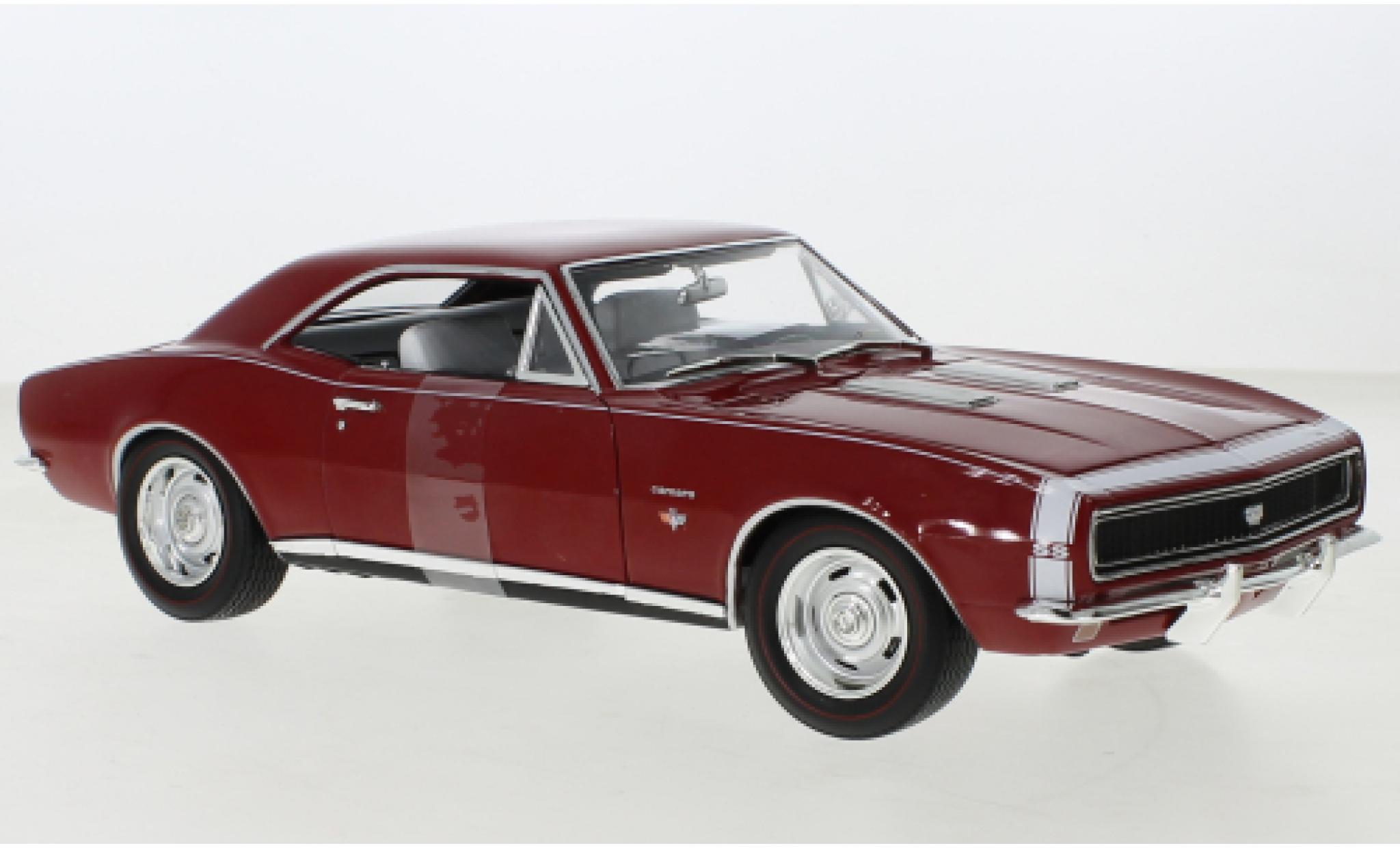 Chevrolet Camaro 1/18 Auto World SS/RS rosso 1967 modellino in miniatura