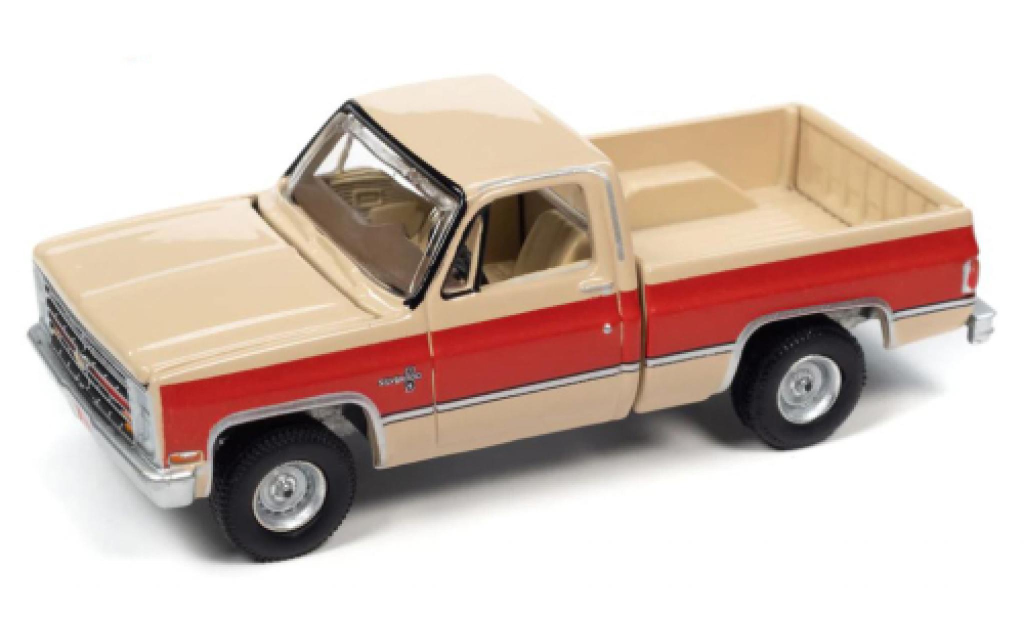 Chevrolet Silverado 1/64 Auto World R10 Fleetside beige/rosso 1987 modellino in miniatura