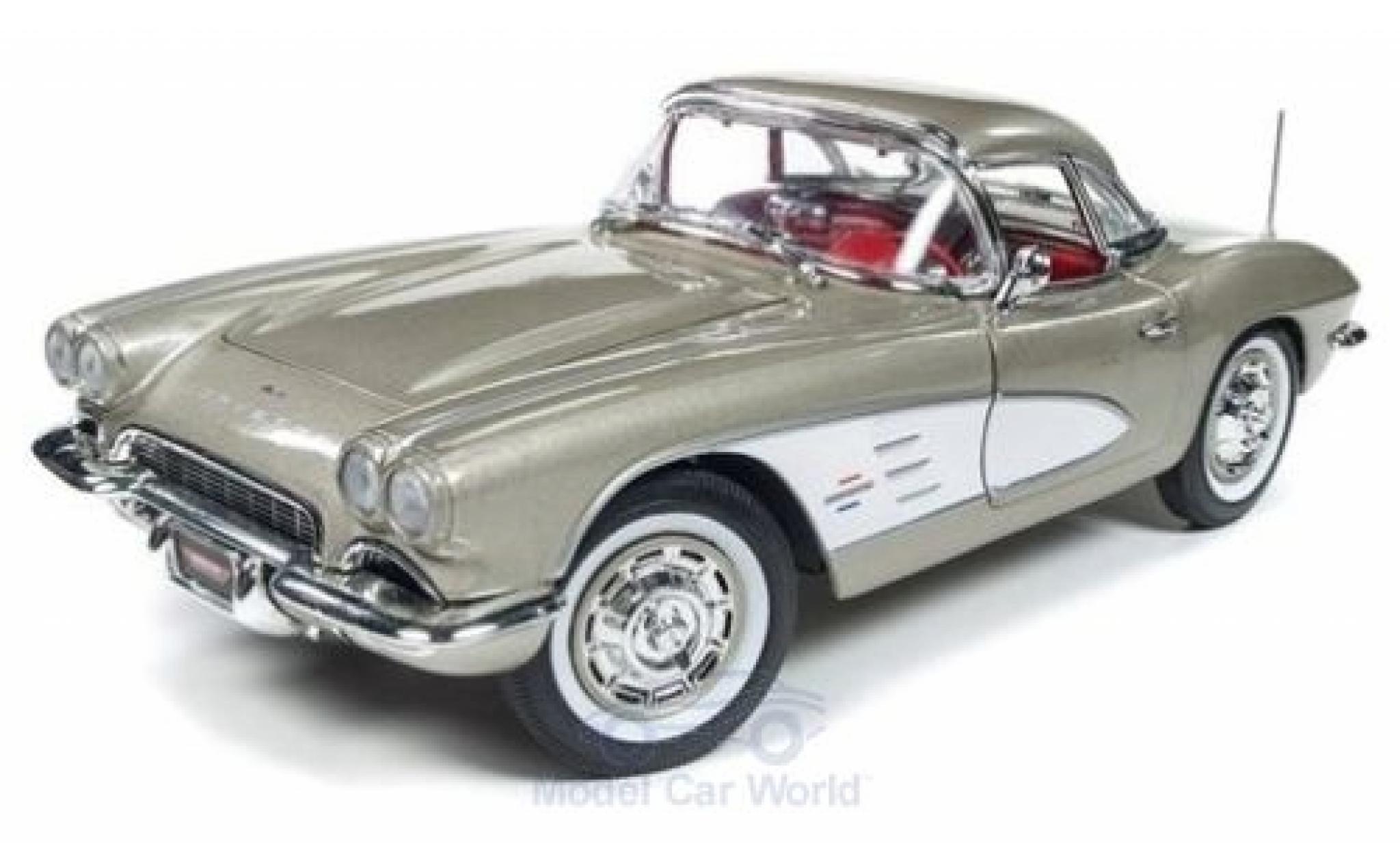 Chevrolet Corvette 1/18 Auto World Convertibile metallico beige/bianco 1961 modellino in miniatura