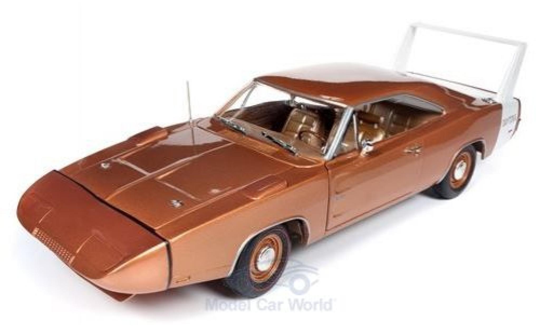 Dodge Charger 1/18 Auto World Daytona bronze/bianco 1969 modellino in miniatura
