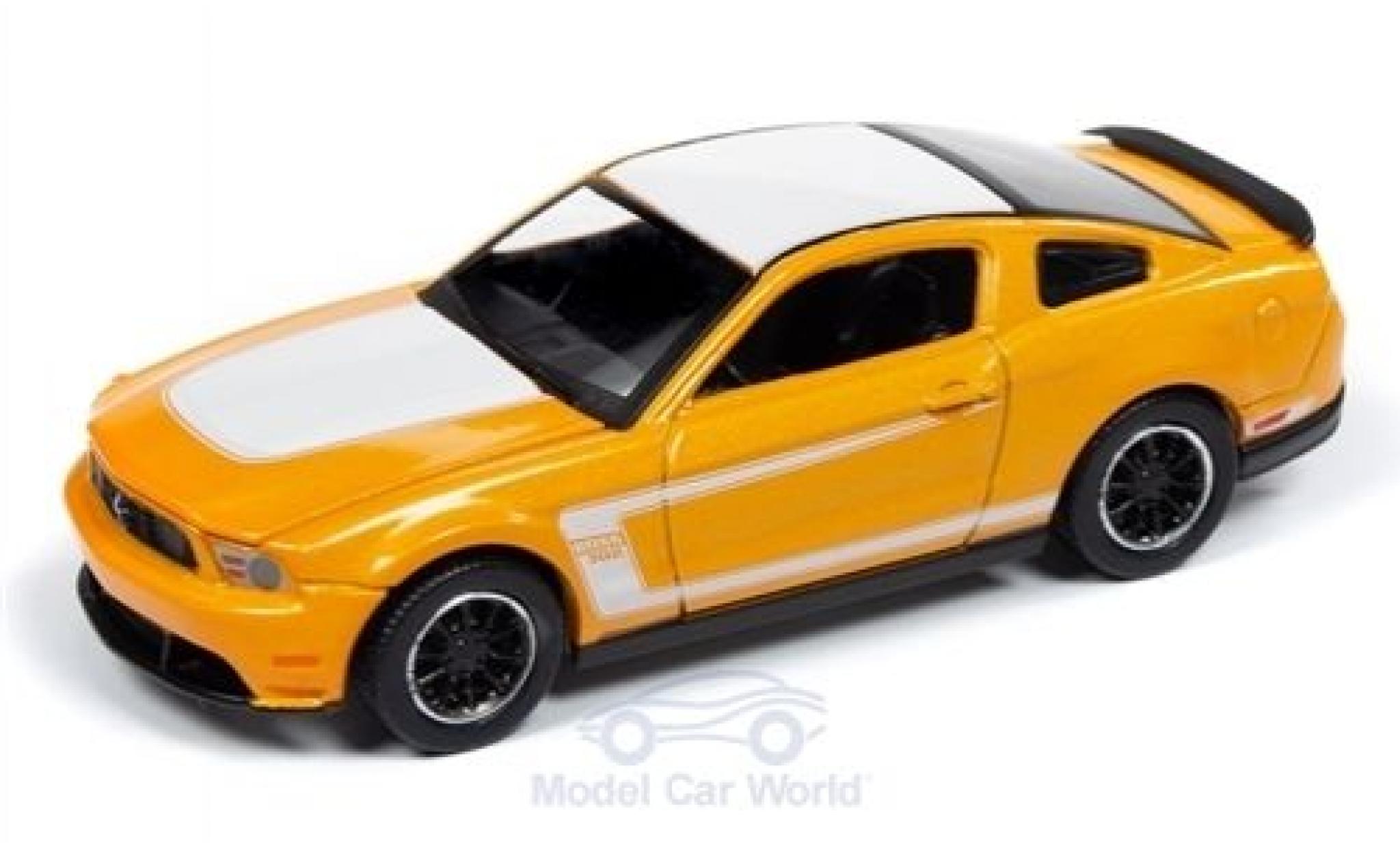 Ford Mustang 1/64 Auto World Boss 302 orange/bianco 2012 modellino in miniatura