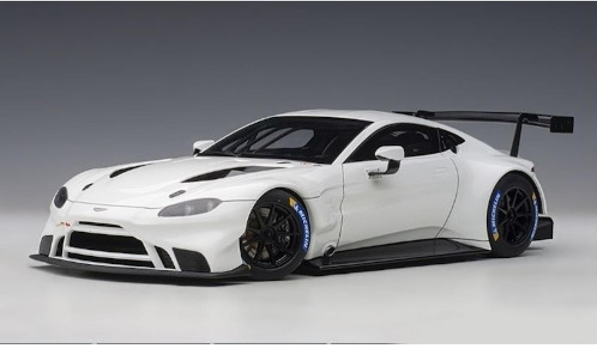 Aston Martin Vantage 1/18 AUTOart GTE Le Mans bianco 2018 Plain Body Version modellino in miniatura