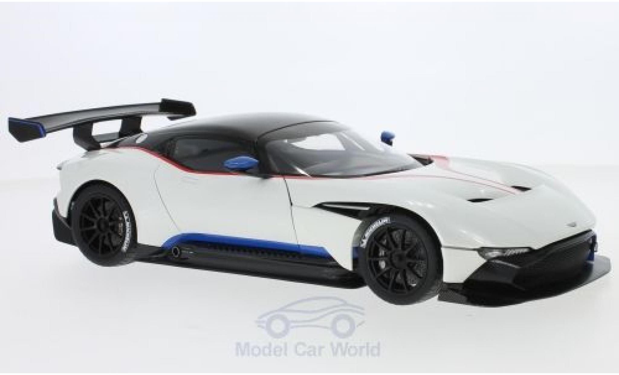 Aston Martin Vulcan 1/18 AUTOart bianco/carbon 2015 modellino in miniatura