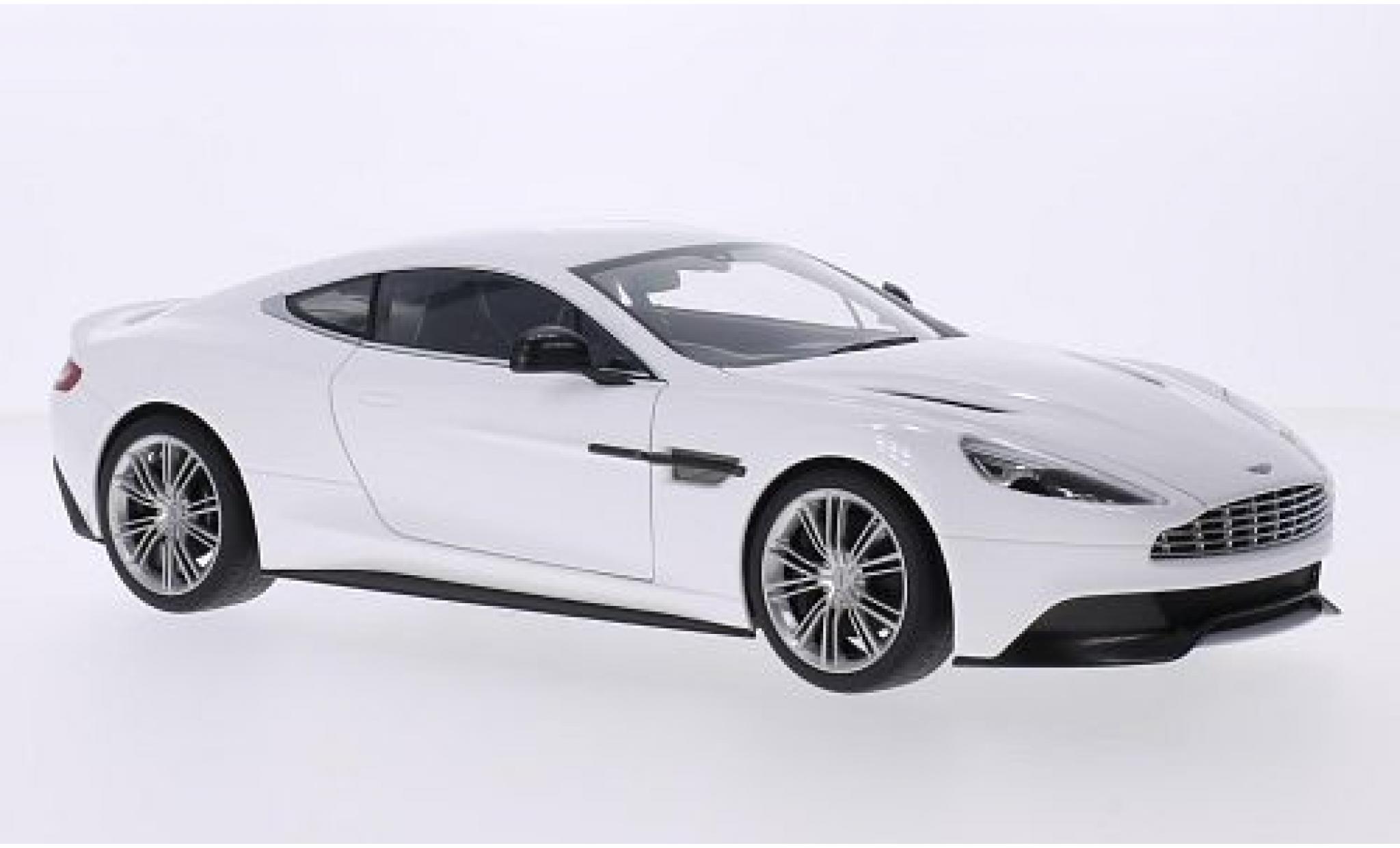 Aston Martin Vanquish 1/18 AUTOart bianco RHD 2015 modellino in miniatura