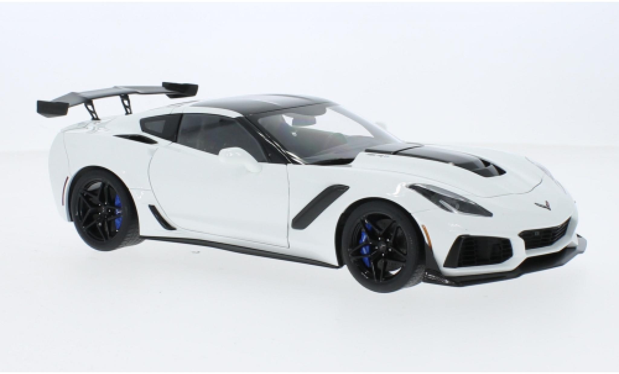 Chevrolet Corvette 1/18 AUTOart (C7) ZR1 bianco 2019 modellino in miniatura