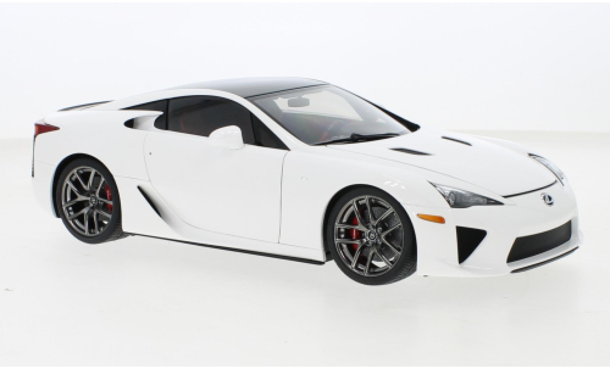 Lexus LFA 1/18 AUTOart bianco/carbon 2010 modellino in miniatura