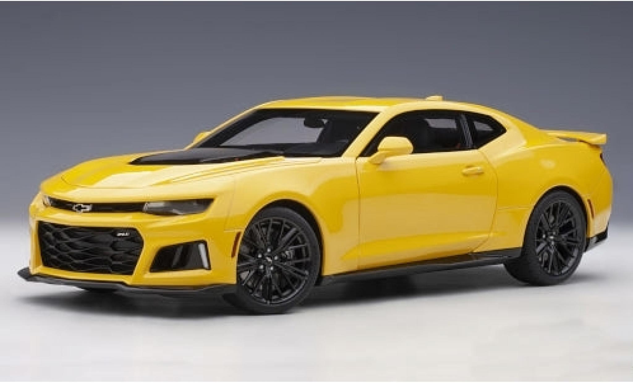 Chevrolet Camaro 1/18 AUTOart ZL1 giallo/carbon 2017 modellino in miniatura