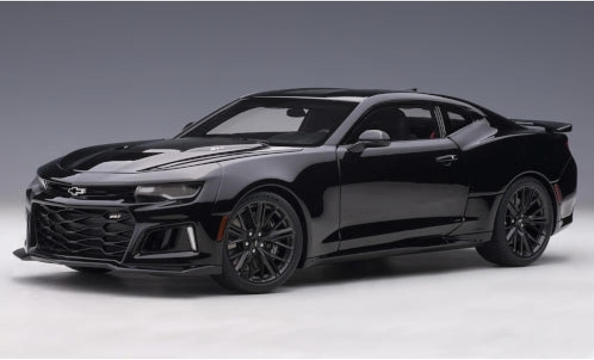 Chevrolet Camaro 1/18 AUTOart ZL1 nero/carbon 2017 modellino in miniatura