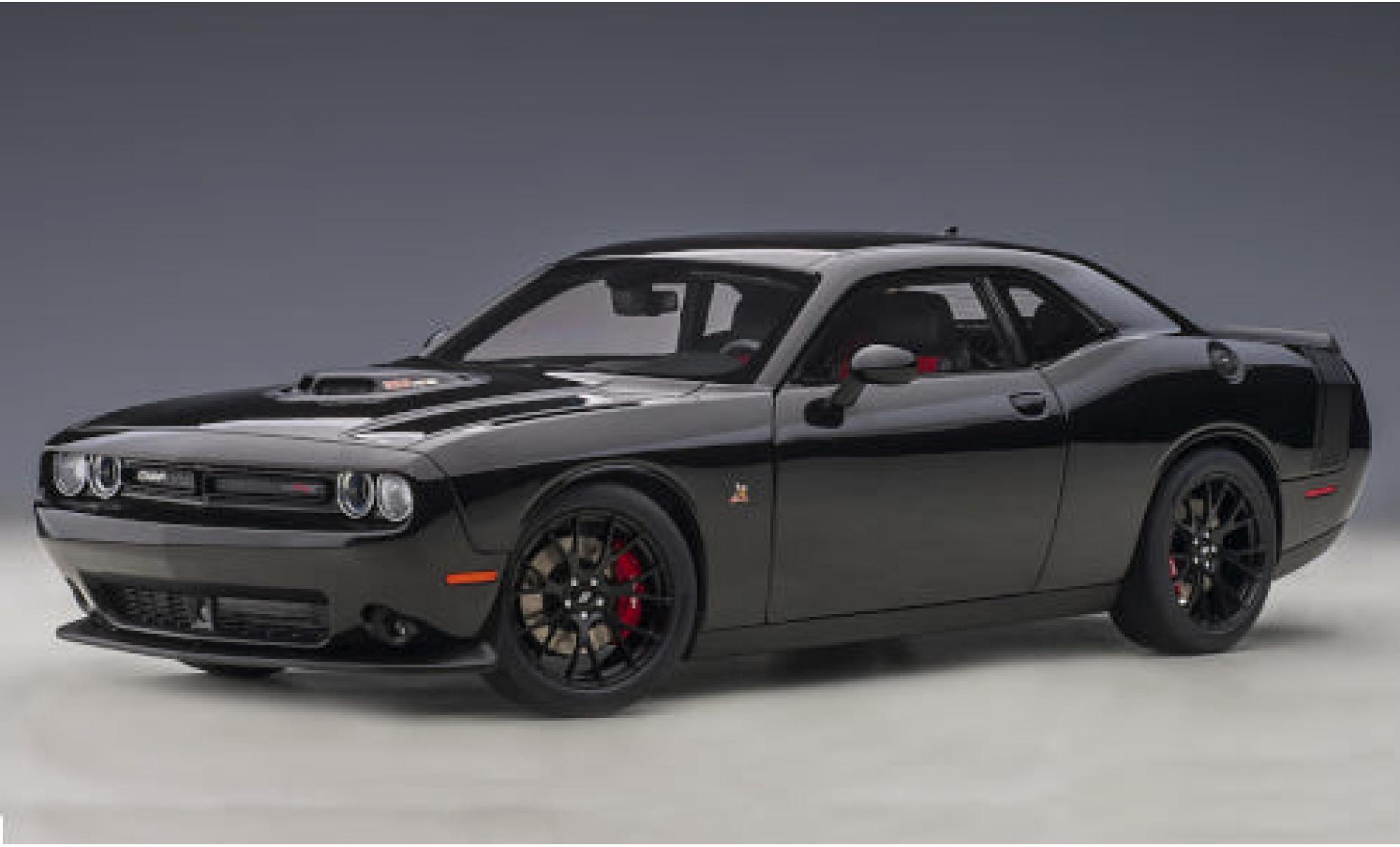 Dodge Challenger 1/18 AUTOart 392 HEMI Scat Pack Shaker nero/matt-nero 2018 modellino in miniatura