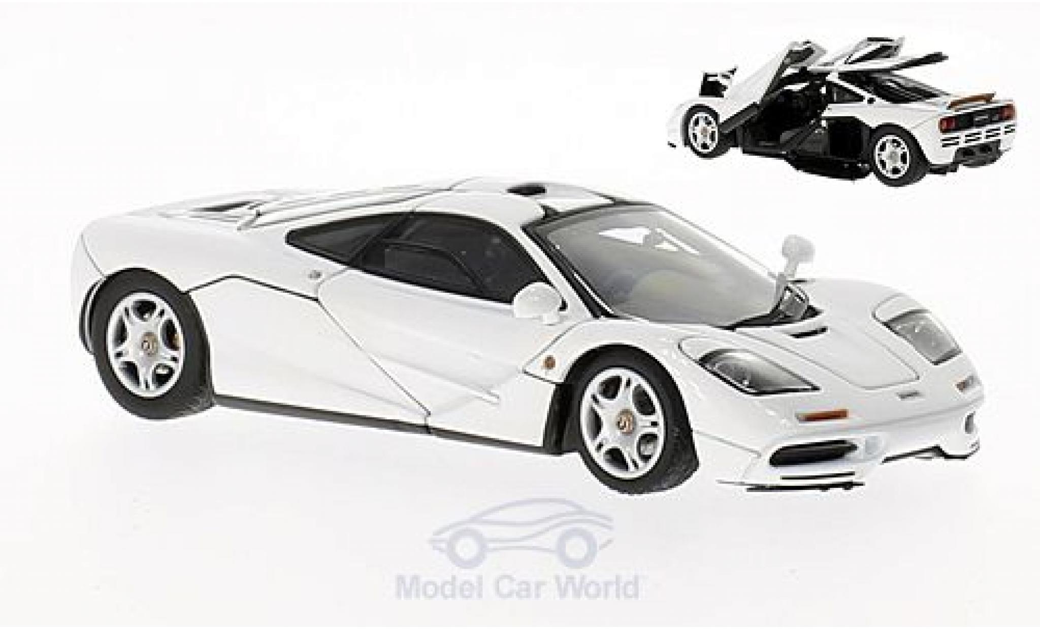 McLaren F1 1/43 AUTOart bianco 1994 mit vielen beweglichen Teilen und Koffer-Set modellino in miniatura