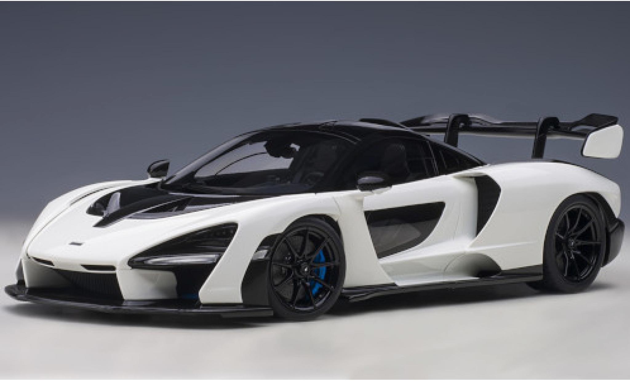 McLaren Senna 1/18 AUTOart bianco/nero 2018 modellino in miniatura