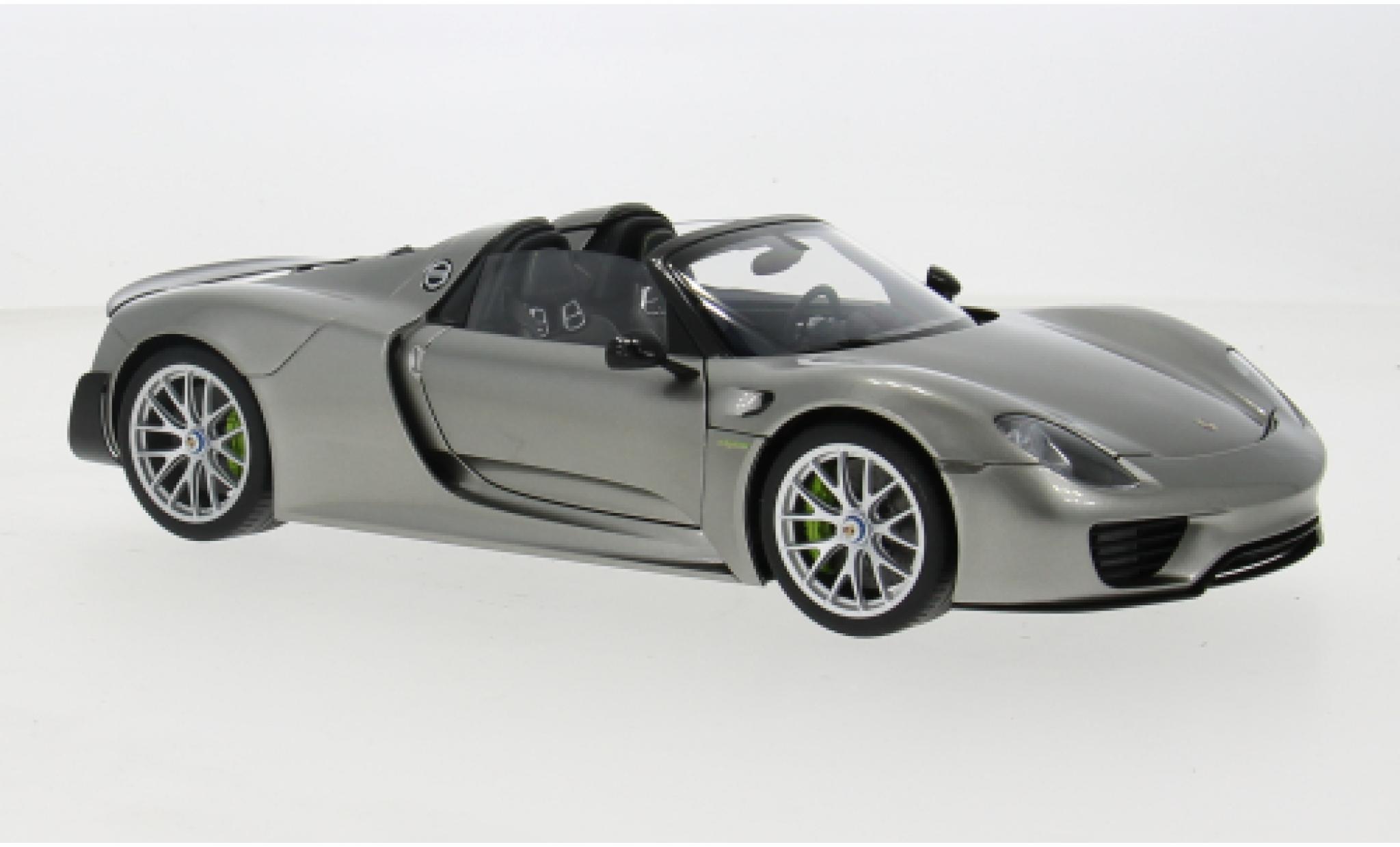 Porsche 918 1/18 AUTOart Spyder Weissach Package silber 1:18 modellino in miniatura