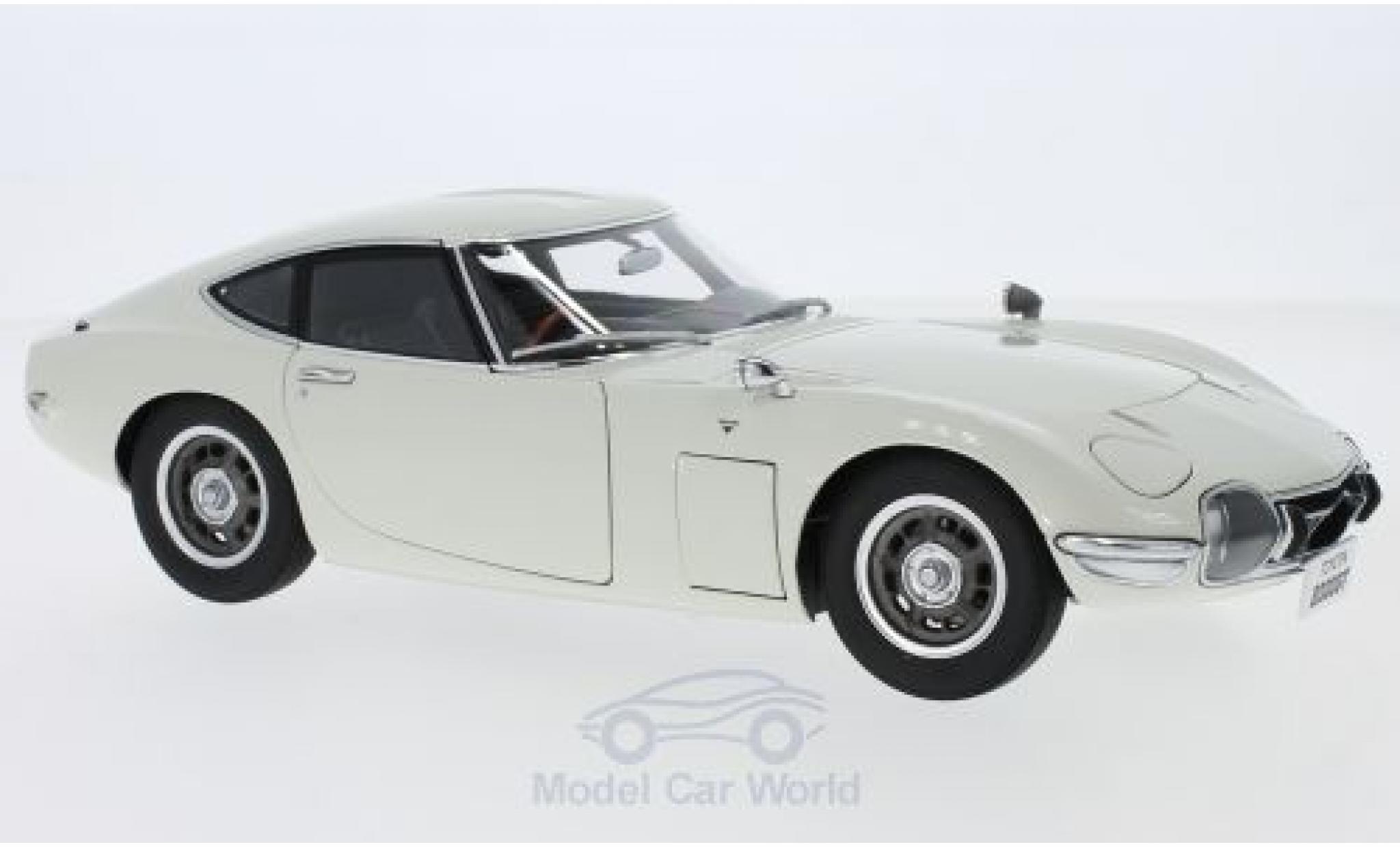 Toyota 2000 GT 1/18 AUTOart Coupe bianco modellino in miniatura