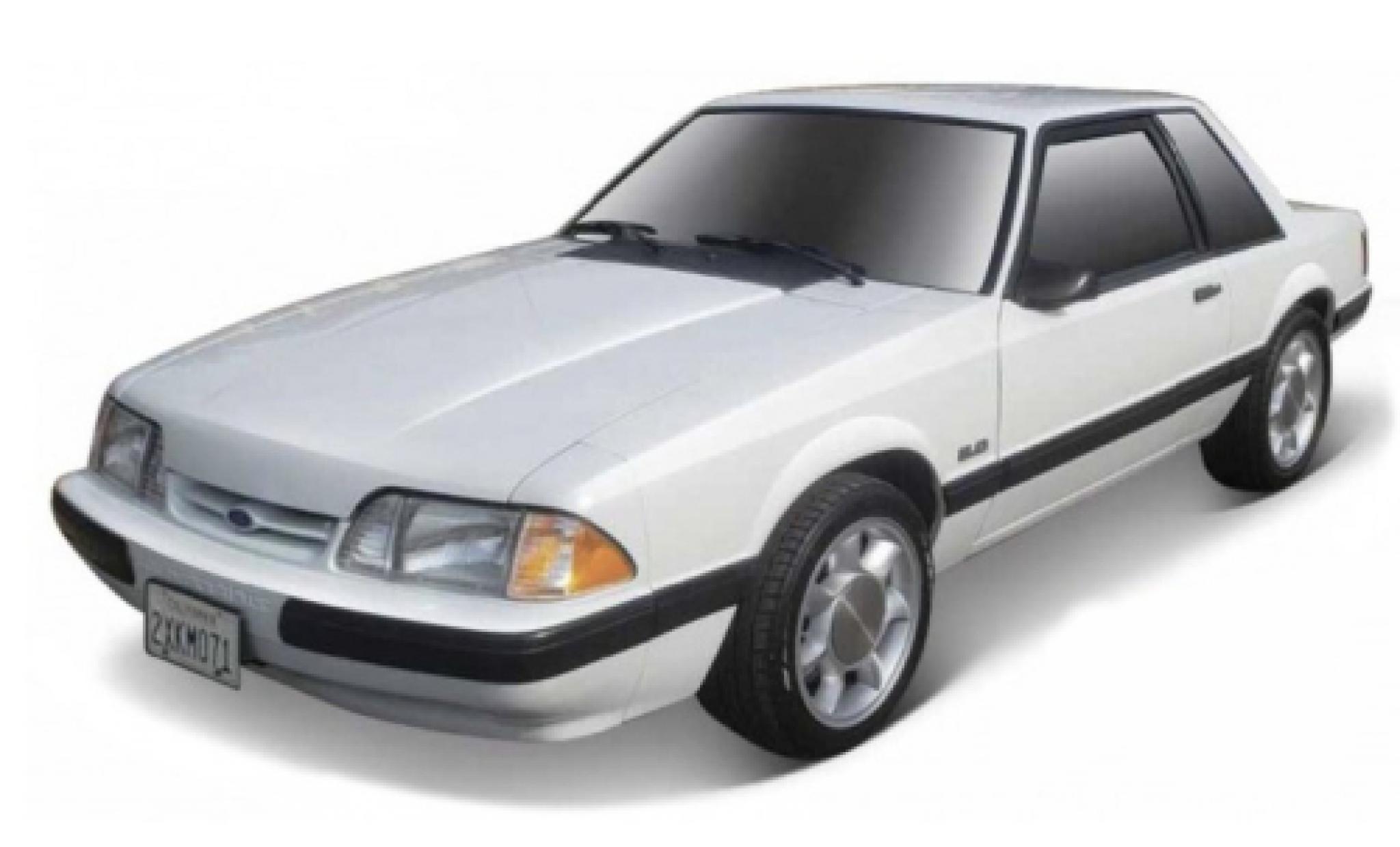 Ford Mustang 1/64 Burago LX bianco 1988 modellino in miniatura