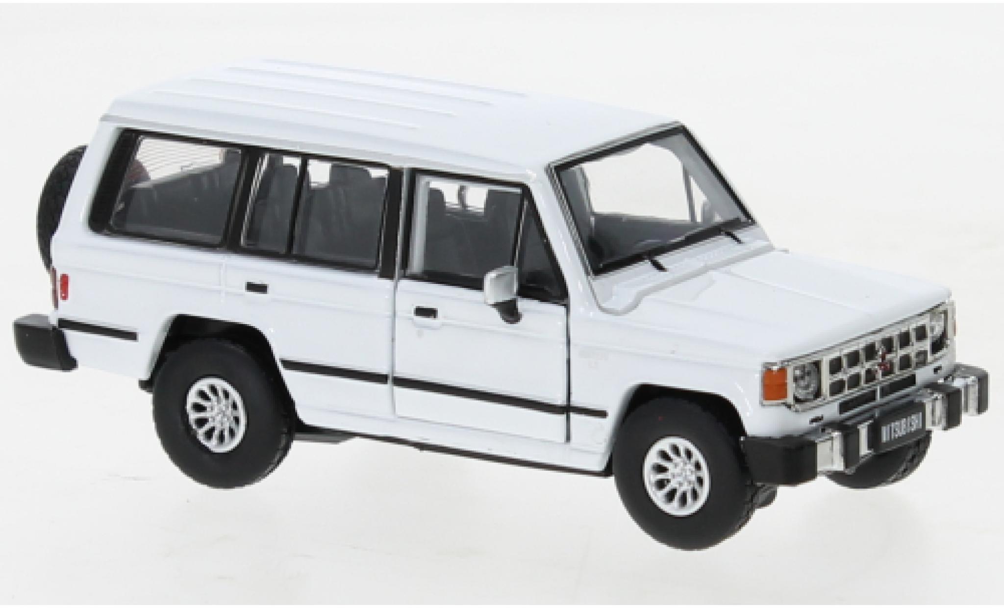 Mitsubishi Pajero 1/64 BM Creations MK1 bianco modellino in miniatura