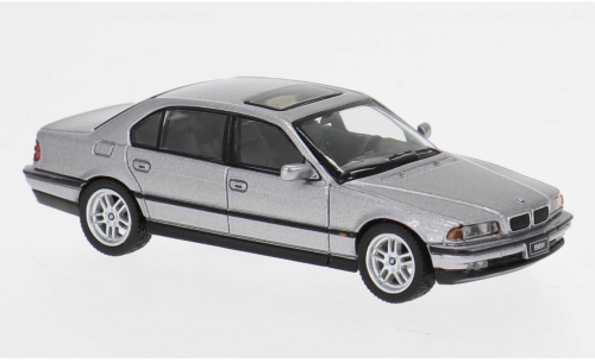 Bmw 750 1/64 Mini GT iL (E38) silber 1:64 modellino in miniatura