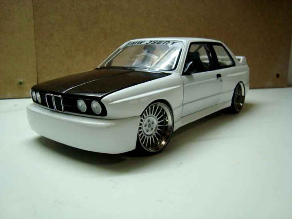 Bmw M3 E30 1/18 Minichamps E30 bianco jantes hartge 19 pouces tuning modellino in miniatura