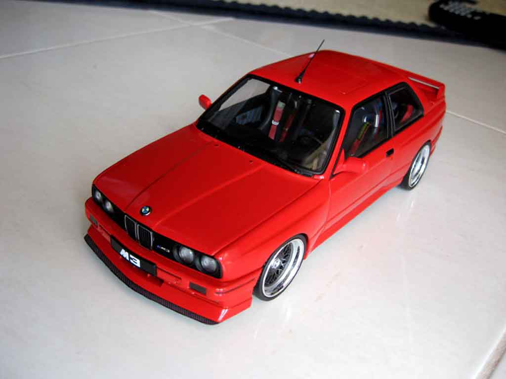 Bmw M3 E30 1/18 Autoart E30 swap moteur v10 tuning modellino in miniatura