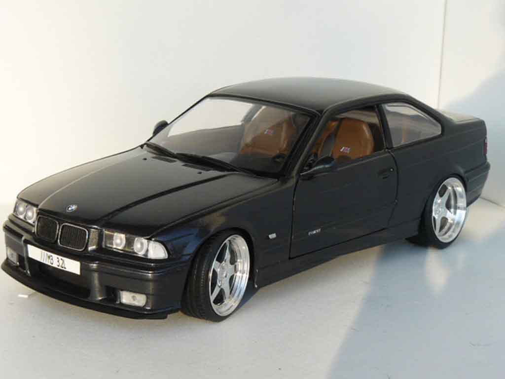 Bmw M3 E36 1/18 Ut Models E36 3.2 l titanium grigio tuning modellino in miniatura