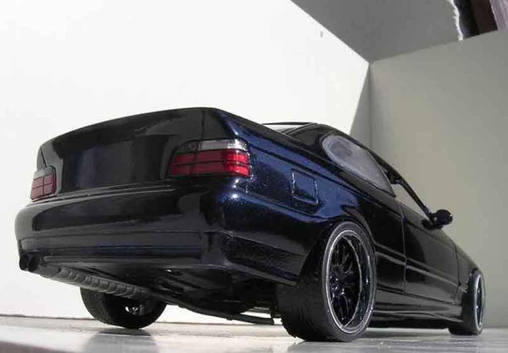 Bmw M3 E36 1/18 Ut Models E36 dark blue modellino in miniatura