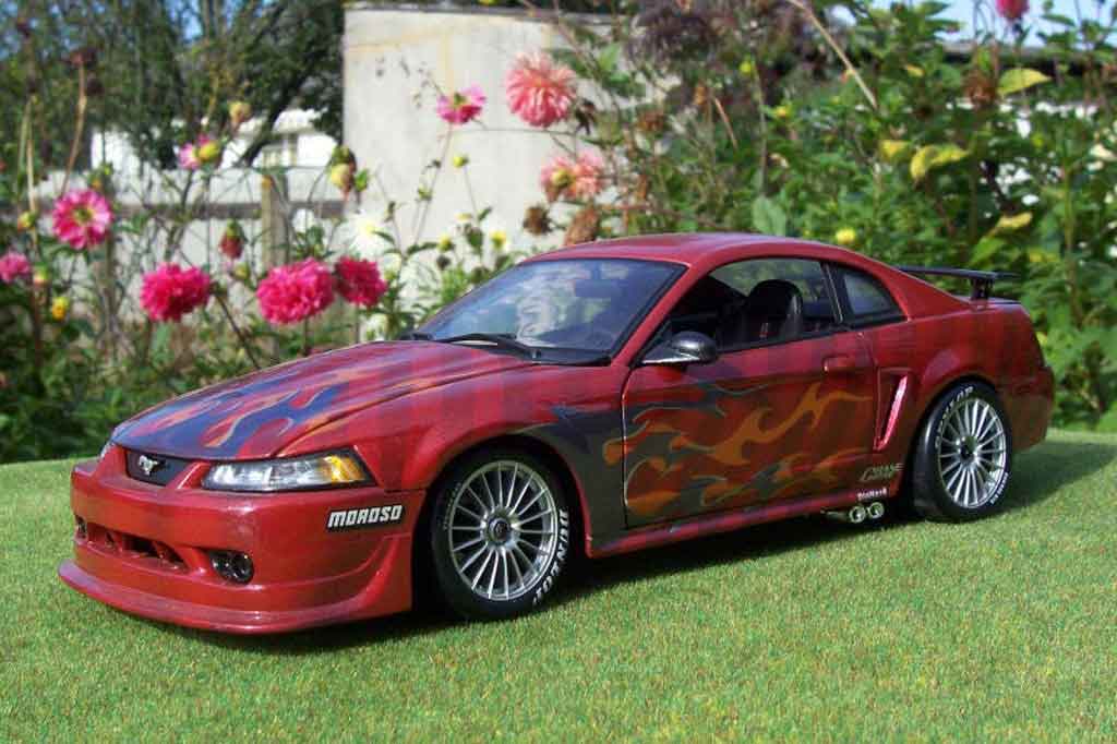 Ford Mustang 2000 1/18 Ut Models 2000 svt cobra fire snake tuning modellino in miniatura