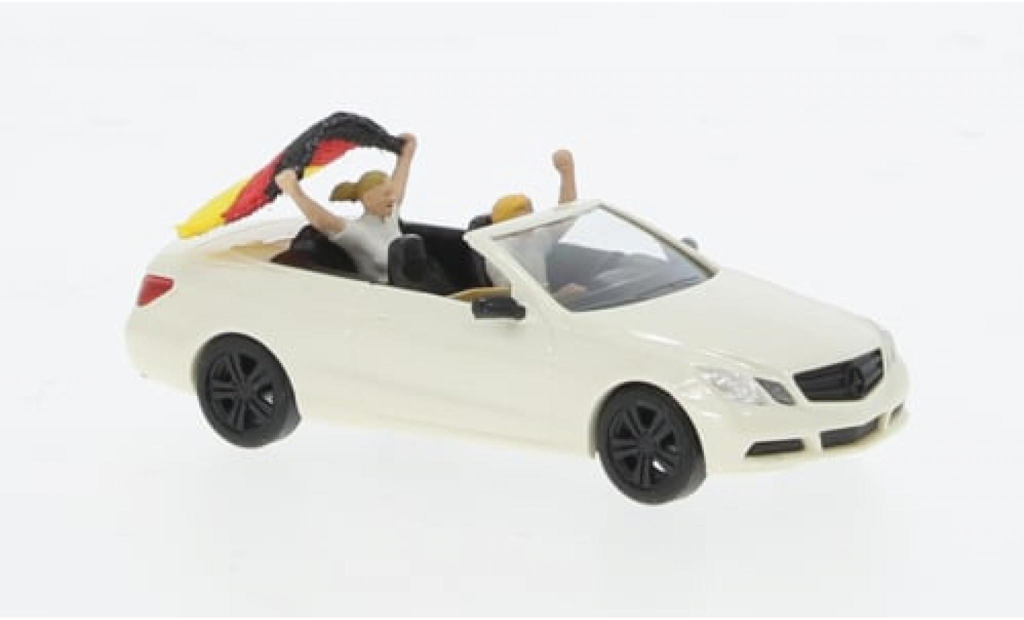 Mercedes Classe E 1/87 Busch Cabriolet Fußball-Fieber 2024 1:87 modellino in miniatura