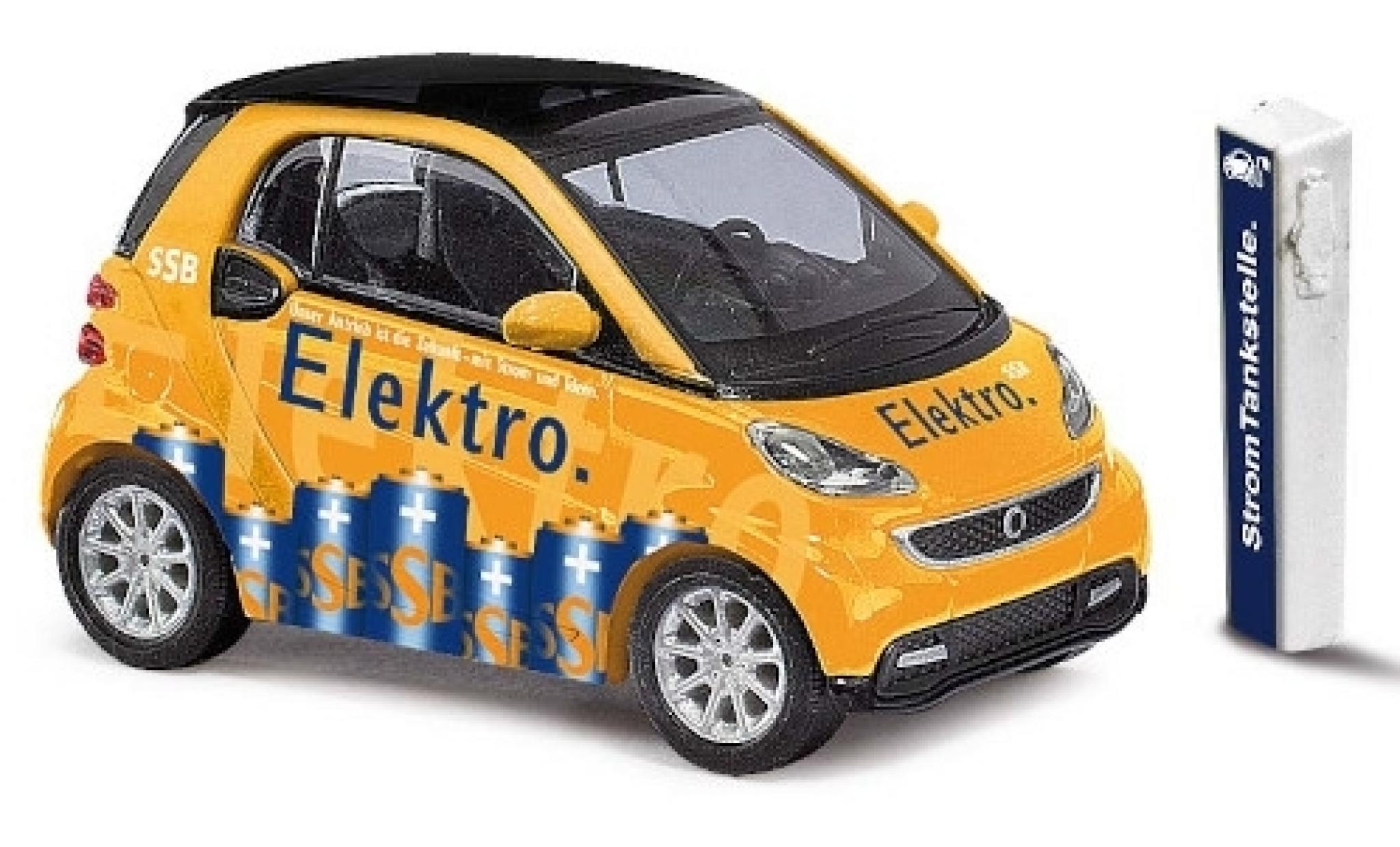 Smart ForTwo 1/87 Busch Fortwo SSB 2012 avec Zapfsäule modellino in miniatura