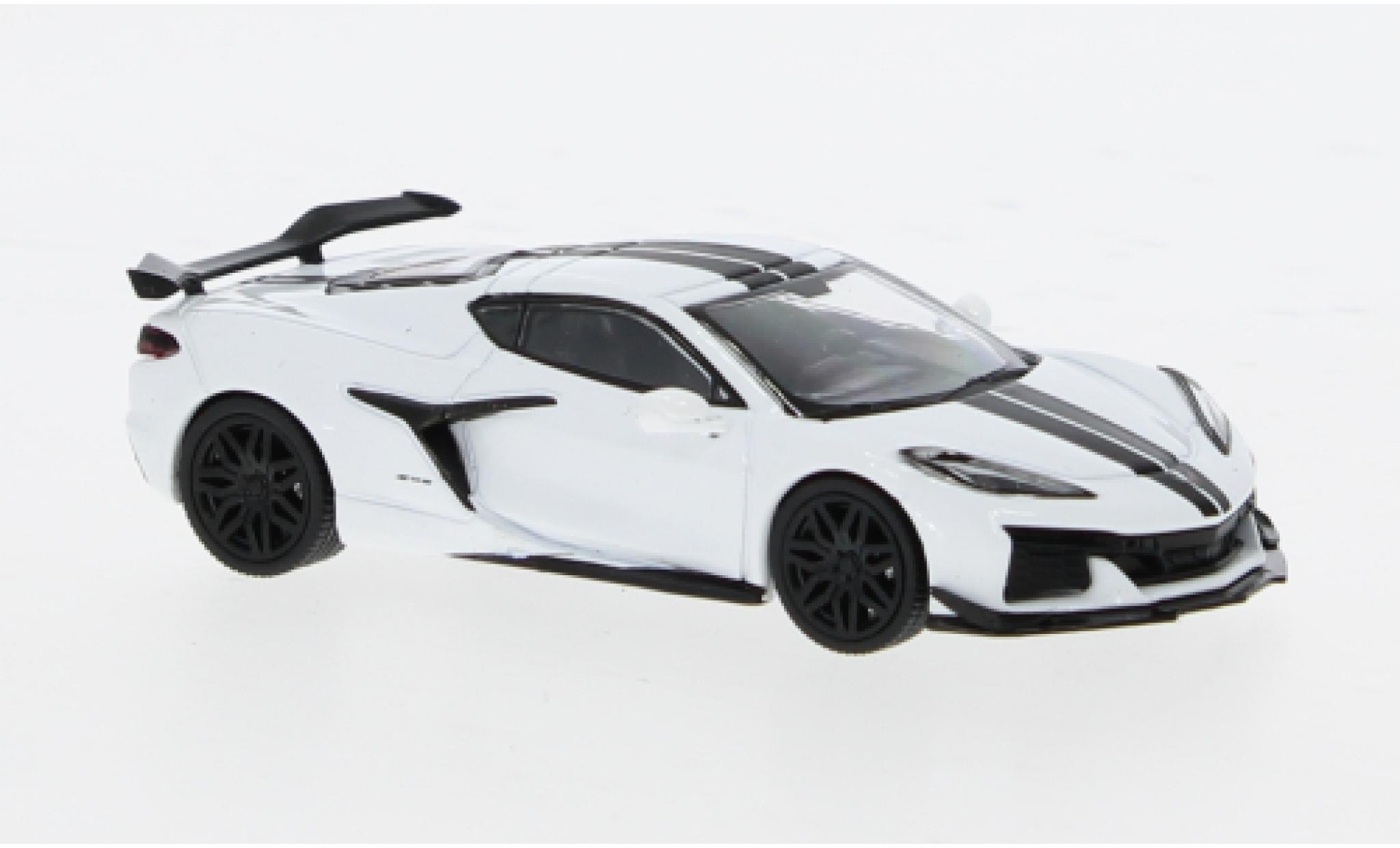 Chevrolet Corvette 1/64 Mini GT Z06 weiss 1:64 modellino in miniatura