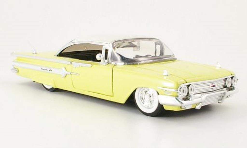 Chevrolet Impala 1/24 Jada Toys pastellgiallo/bianco 1960 modellino in miniatura