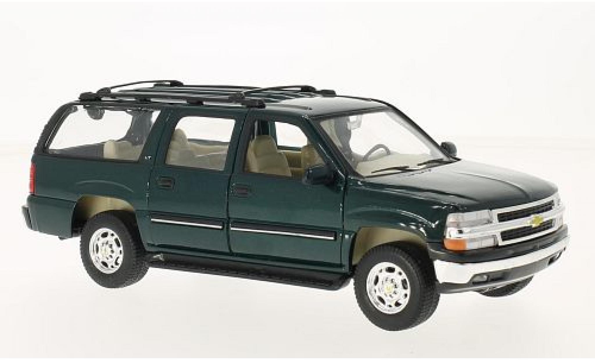 Chevrolet Suburban 1/24 Welly grü 1:24 modellino in miniatura