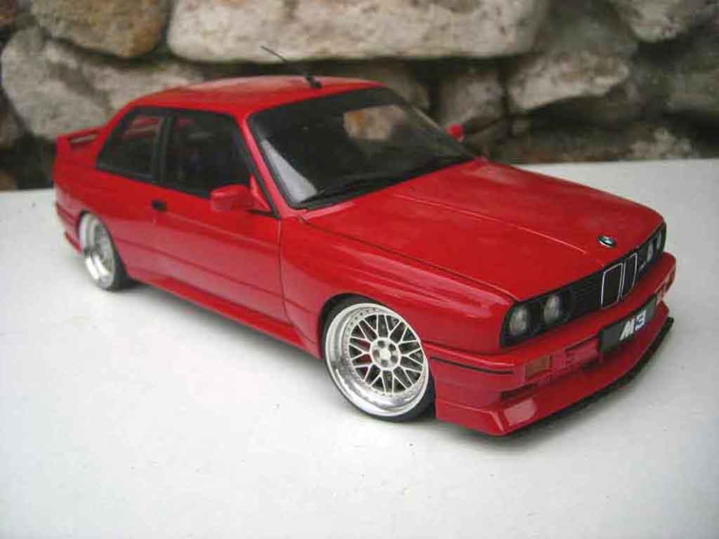 Bmw M3 E30 1/18 Autoart jantes BBS E30 rosso pneux taille basse tuning modellino in miniatura