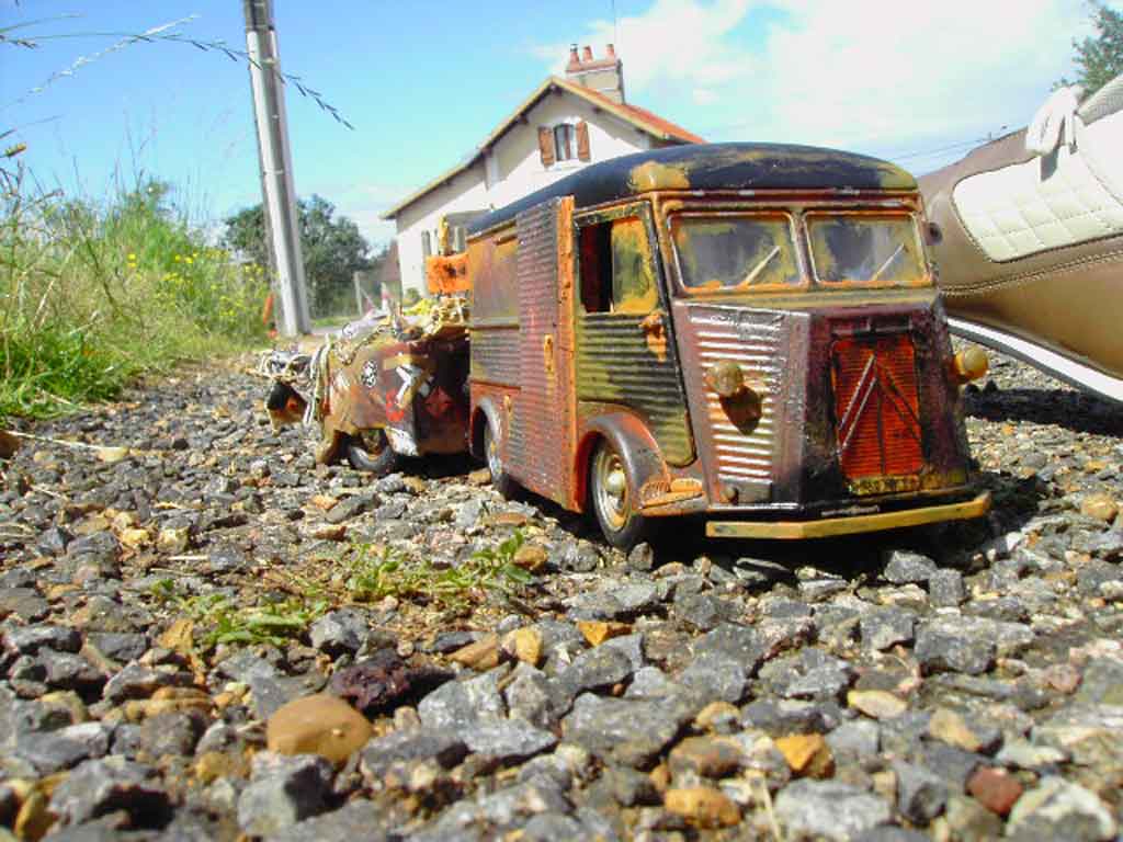 Citroen HY 1/18 Solido rouille et remorque tuning modellino in miniatura