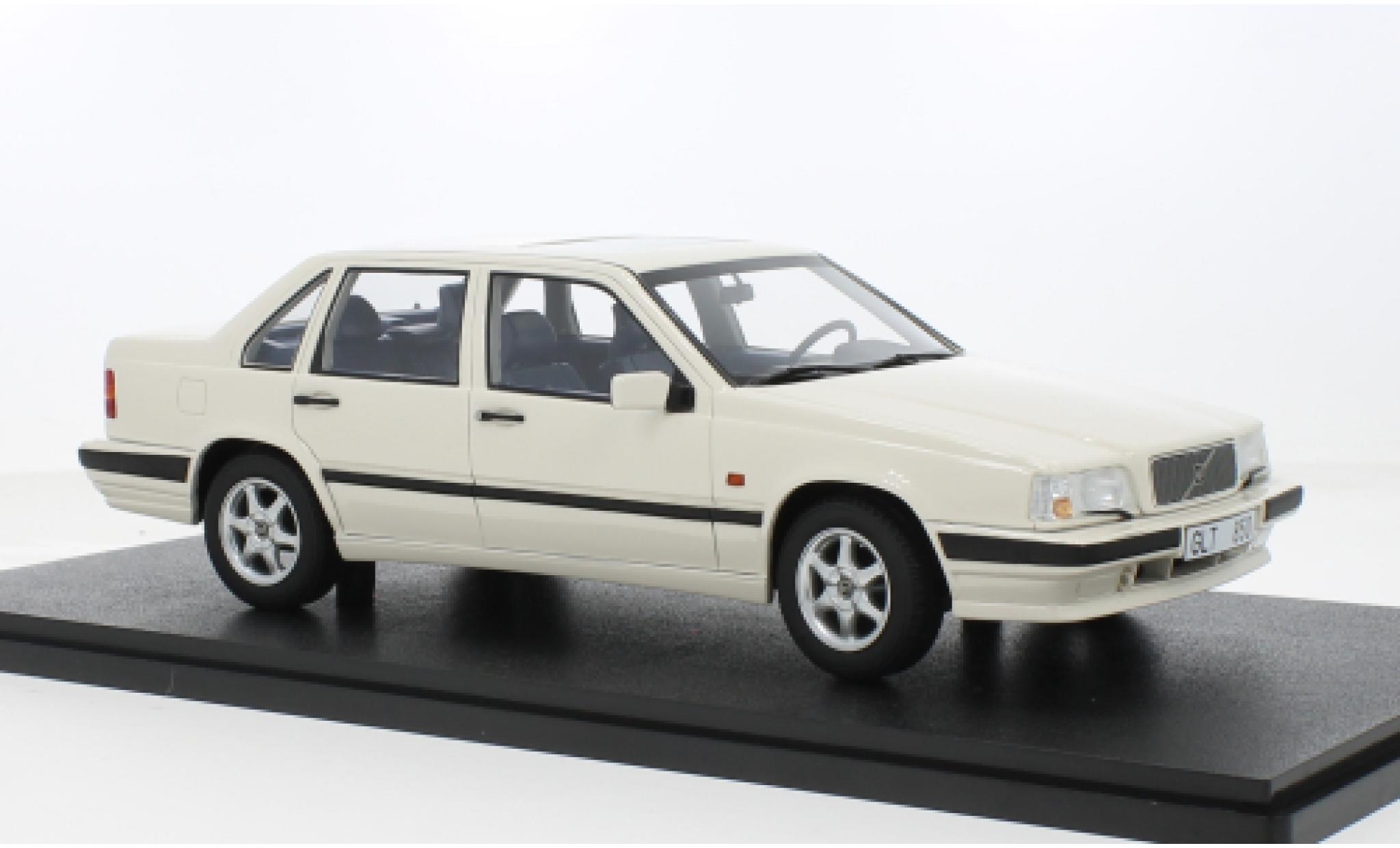 Volvo 850 1/18 Cult Scale Models GLT weiss 1991 1:18 modellino in miniatura