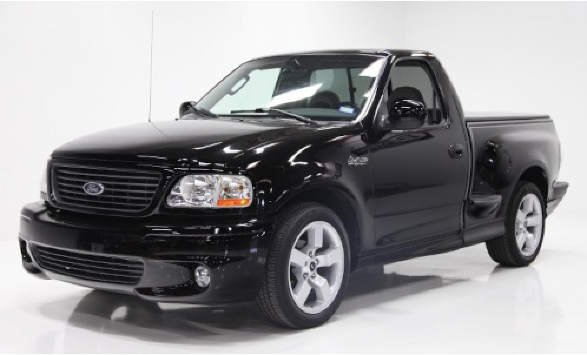 Ford F-1 1/18 DNA Collectibles 50 SVT Lightning nero 2003 modellino in miniatura