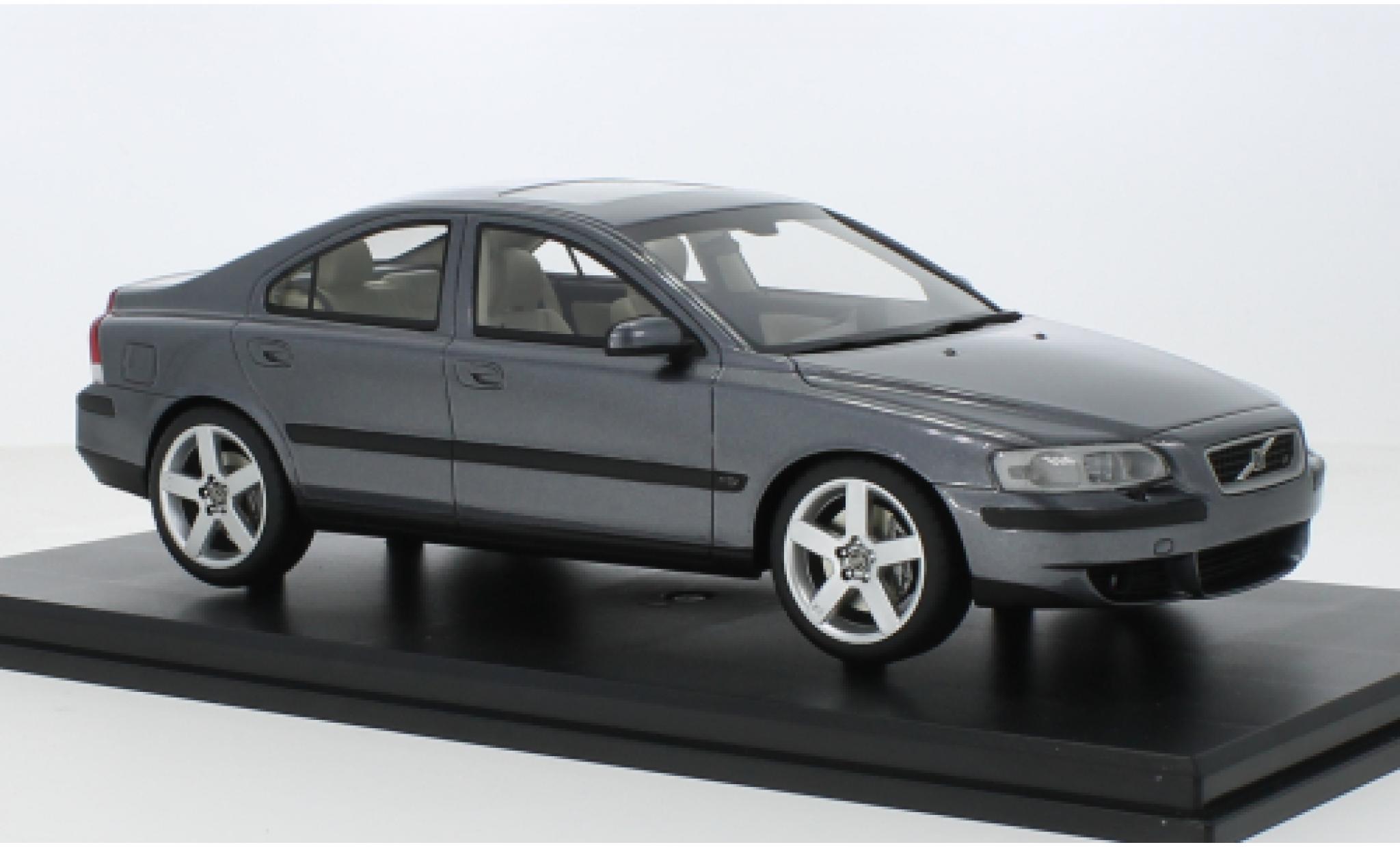 Volvo S60 1/18 DNA Collectibles R metallise grigio 2003 modellino in miniatura