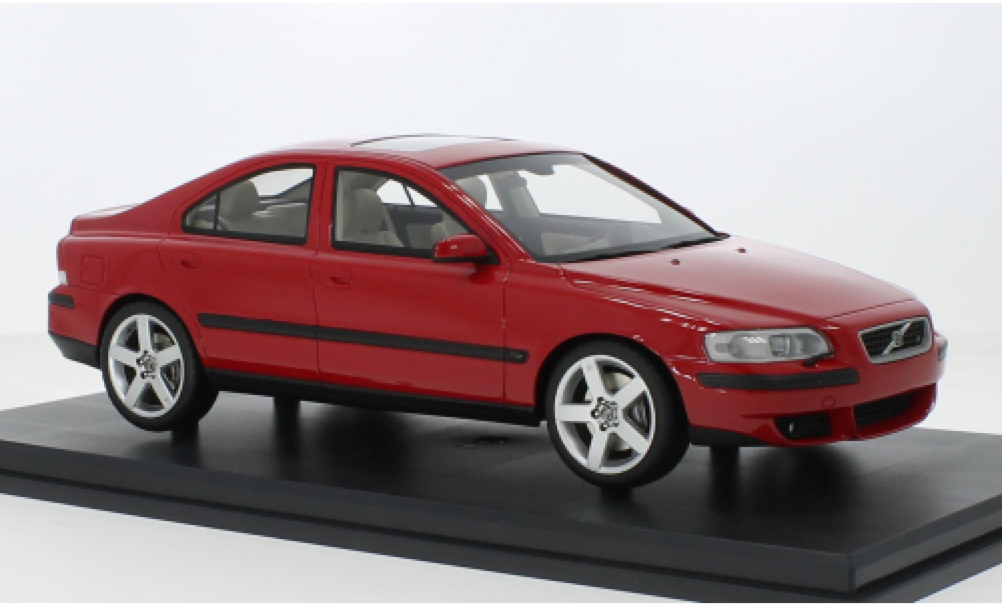 Volvo S60 1/18 DNA Collectibles R rosso 2003 modellino in miniatura
