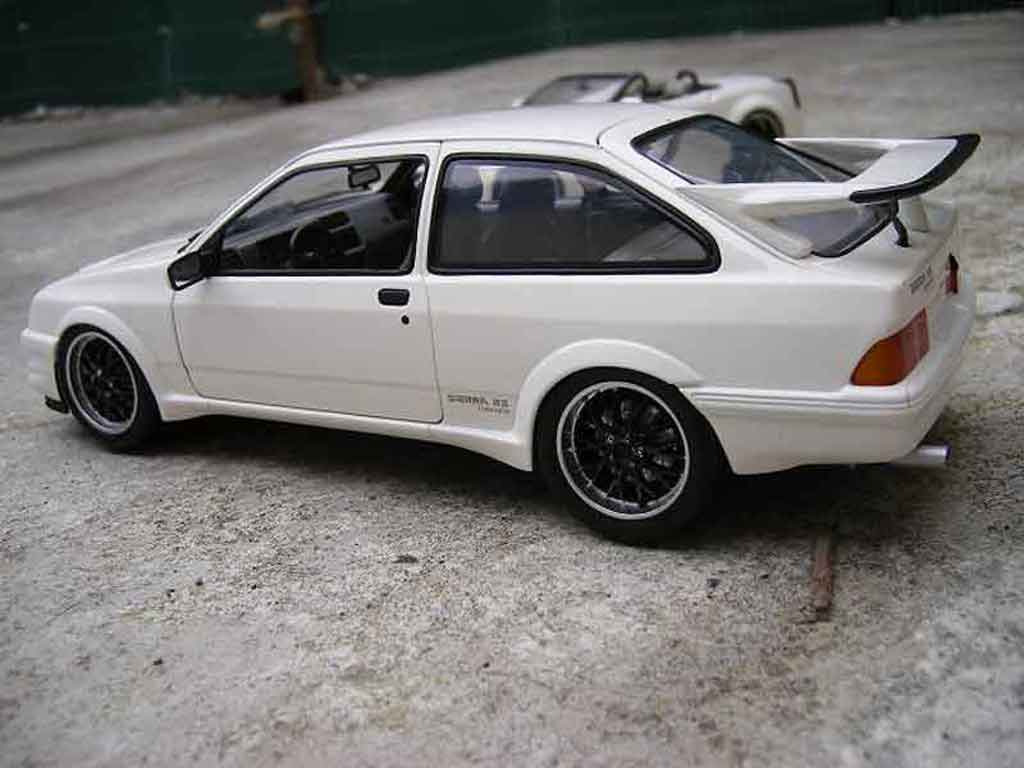Ford Sierra Cosworth RS 1/18 Minichamps Cosworth RS tuning bianco tuning modellino in miniatura