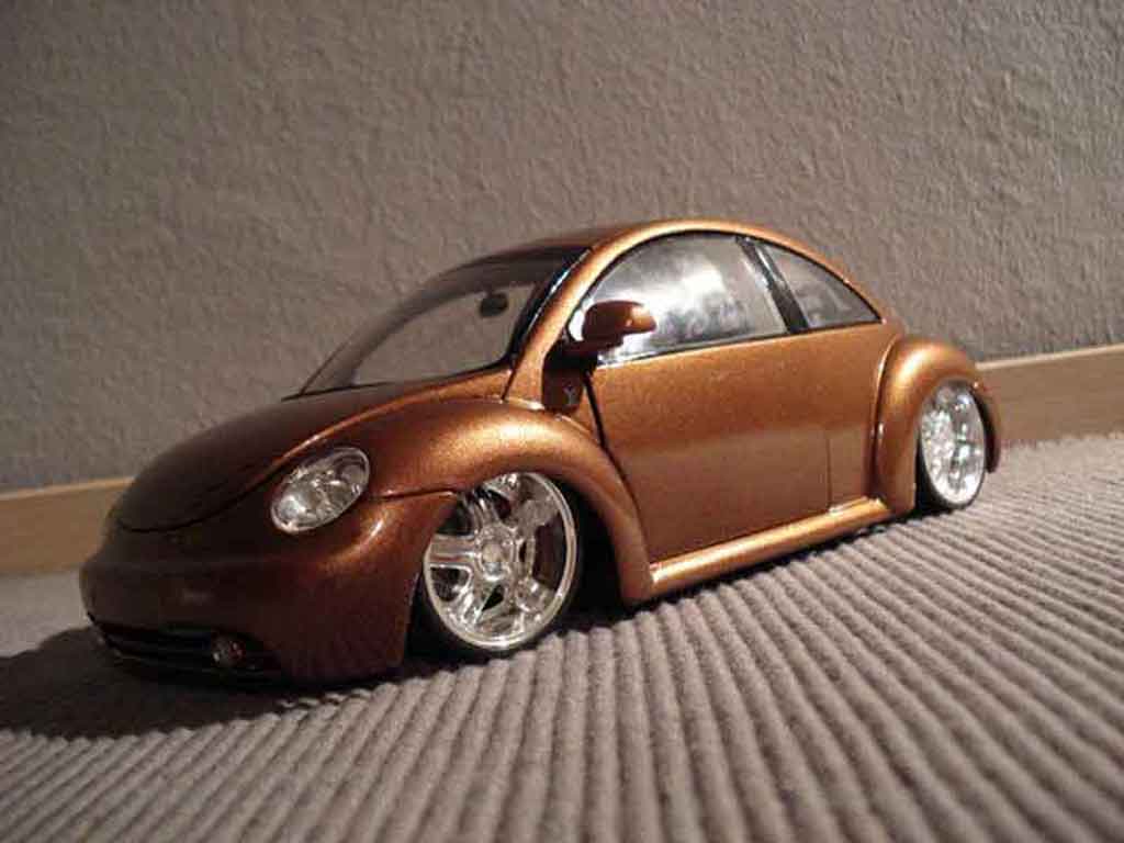 Volkswagen New Beetle 1/18 Maisto lv up modellino in miniatura