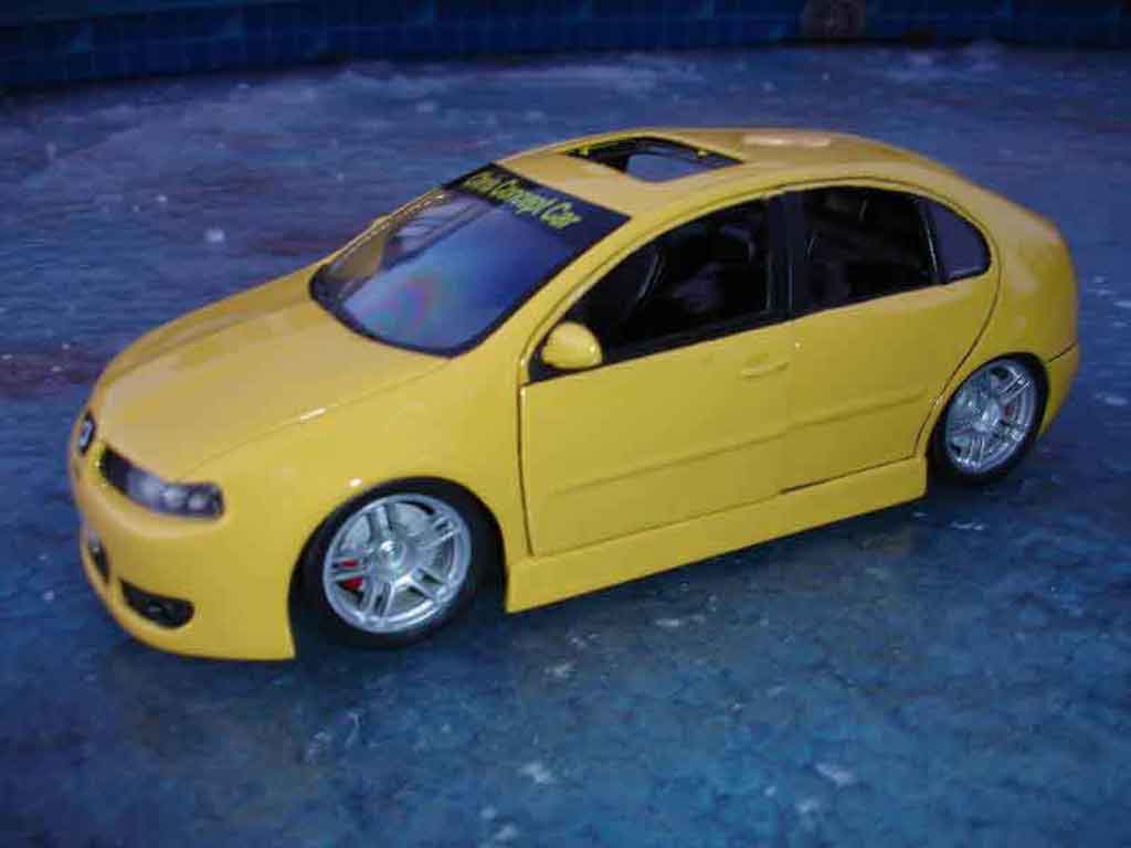 Seat Leon 1/18 Burago cupra r tuning modellino in miniatura