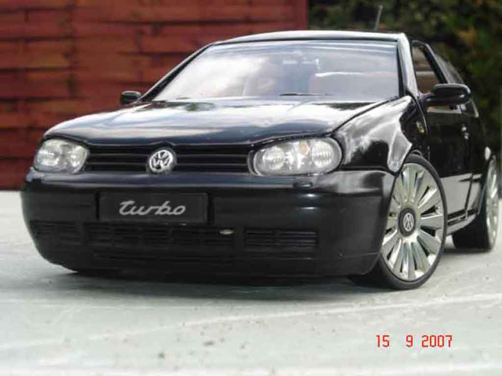 Volkswagen Golf 4 GTI 1/18 Revell 4 GTI 3.2 turbo modellino in miniatura