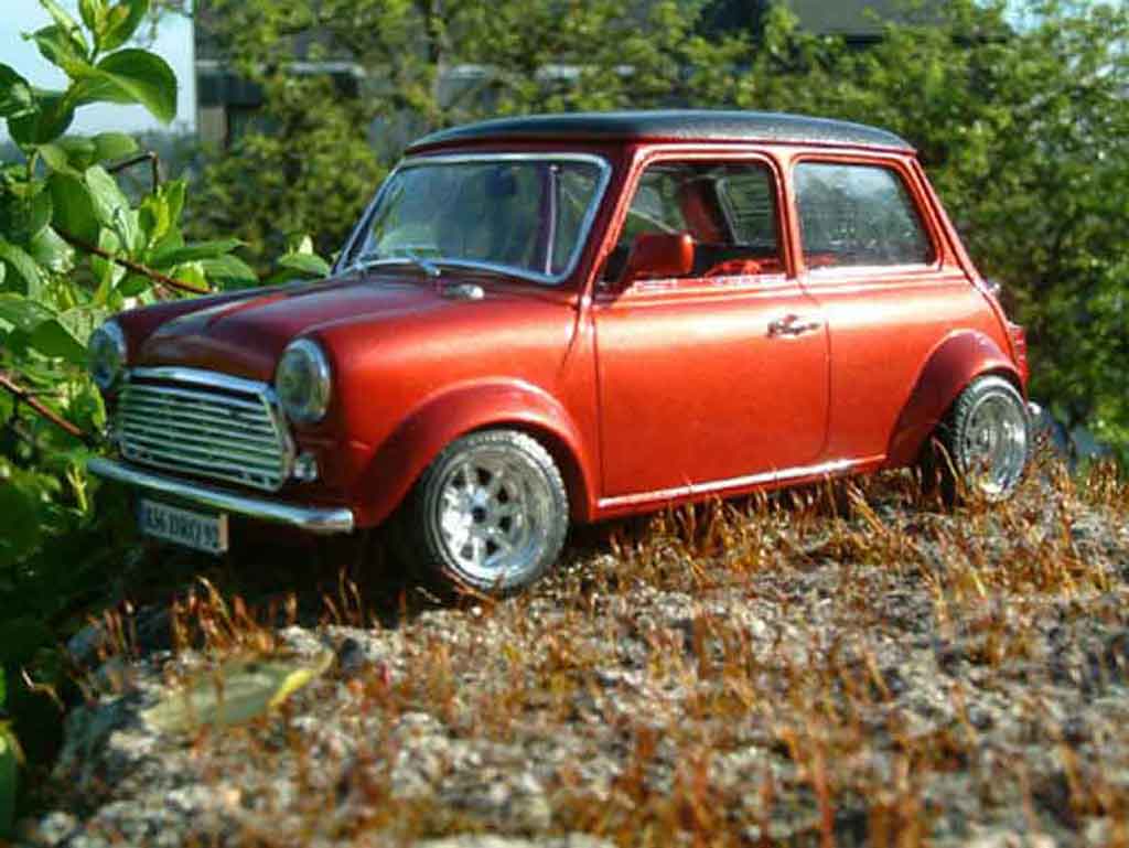Austin Mini Cooper 1/18 Burago Cooper racing tuning modellino in miniatura