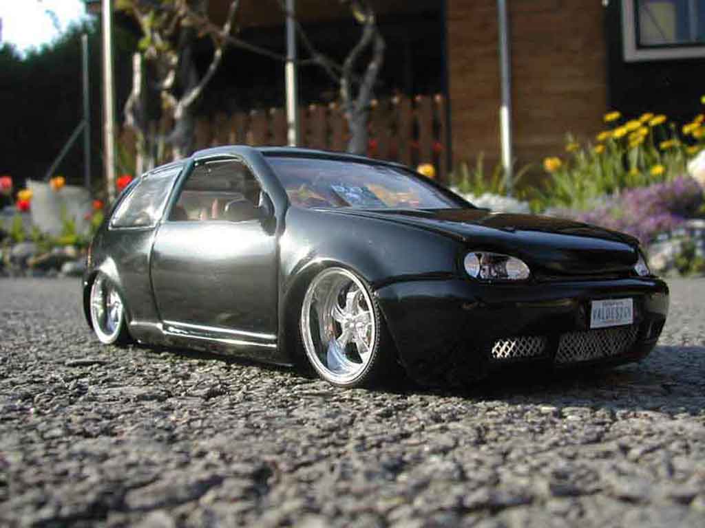 Volkswagen Golf 4 GTI 1/18 Revell 4 GTI p.i.m.p modellino in miniatura