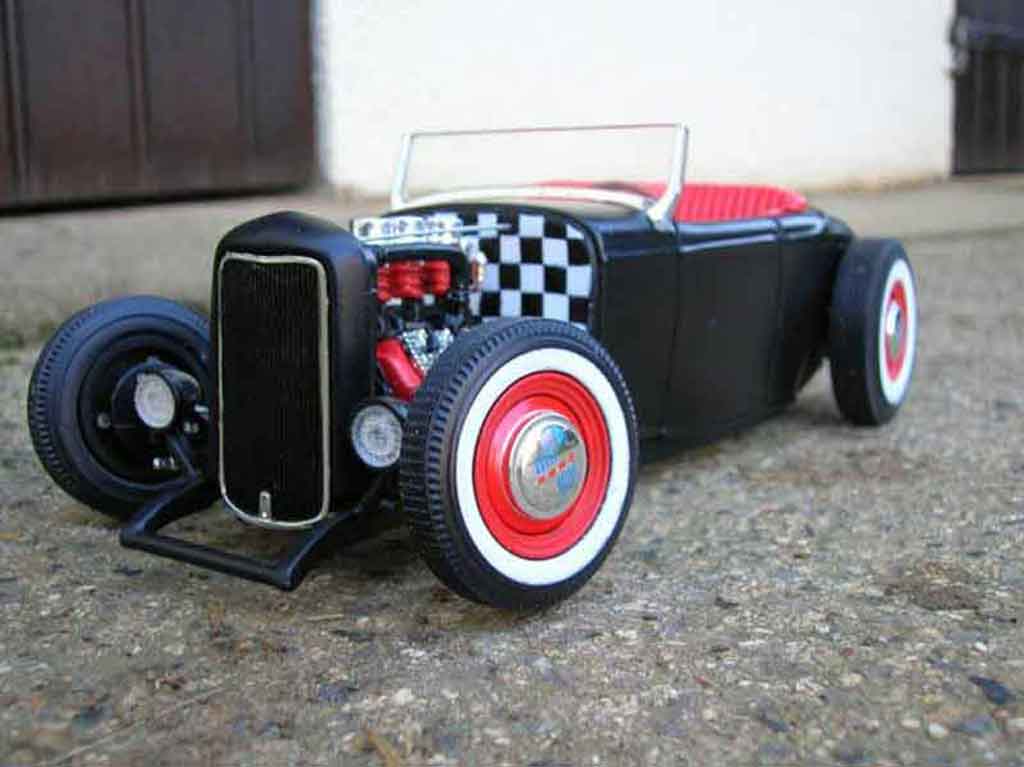 Ford 1932 1/18 Ertl hot rod noir rosso tuning modellino in miniatura