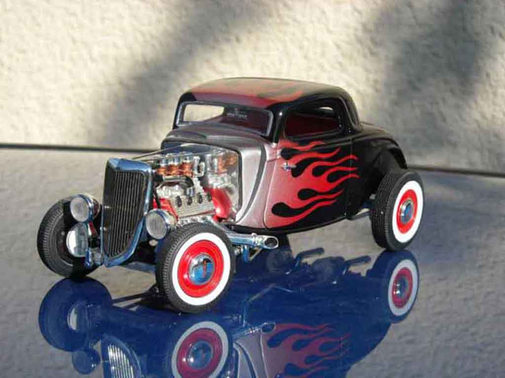 Ford 1934 1/18 Ertl hot rod noir flaming tuning modellino in miniatura